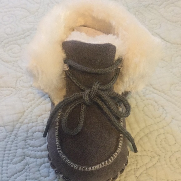 Baby Booties/shoes 2 pair - Picture 3 of 9